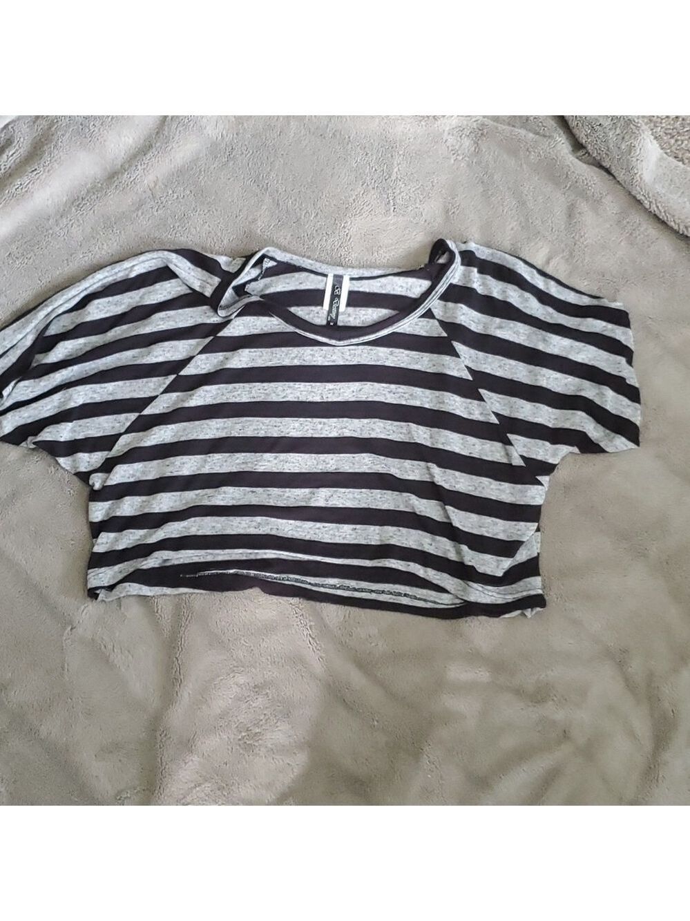 Ladies crop top size medium